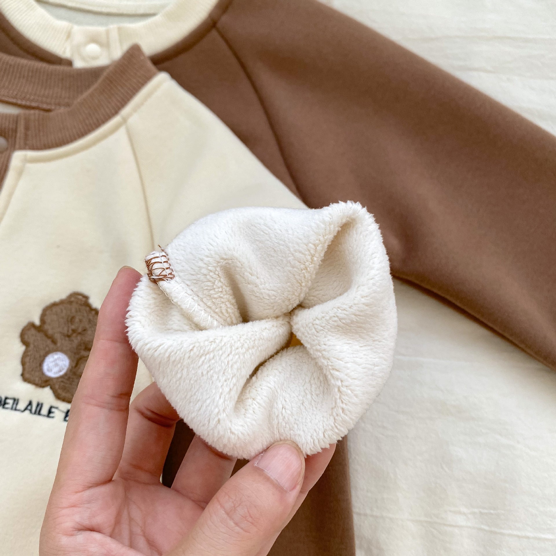 Autumn and Spring Arrival Baby Unisex Simple Teddy Pattern Long Sleeves Cozy Rompers-4